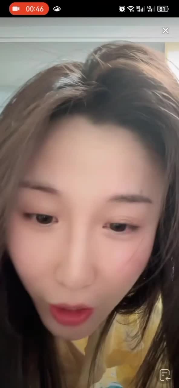 五月精选抖音快手走光视频 (50).MP4